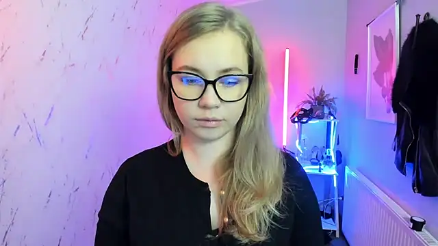 holly xglam online show from 11.11.25