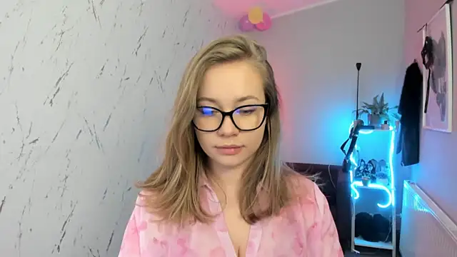 holly xglam online show from 02.11.26