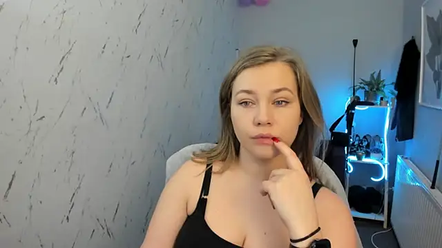 holly xglam online show from 02.15.26