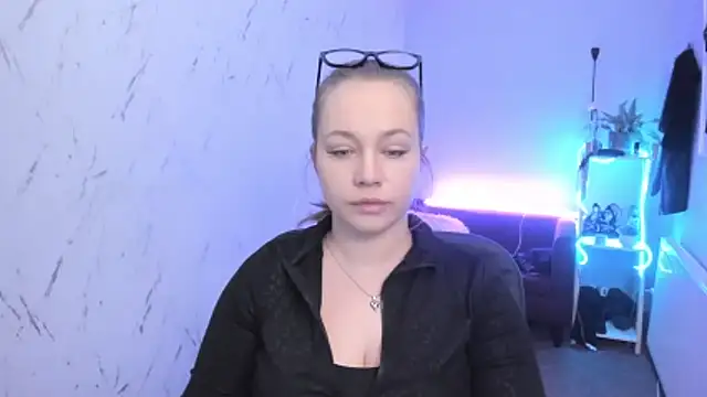 holly xglam online show from 04.14.26