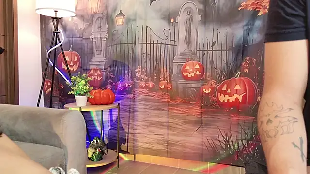 Snapshot of Hot_Couple666 chatting on 10.27.25 Hot Couple666 online show from 10.27.25