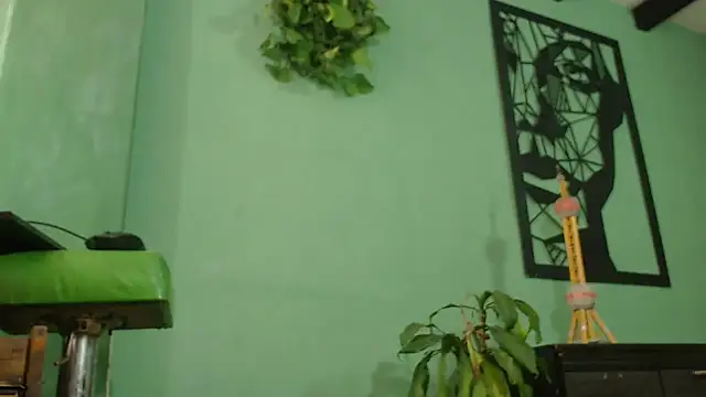 Snapshot of thirstymoonxx chatting on 09.28.25 thirstymoonxx online show from 09.28.25
