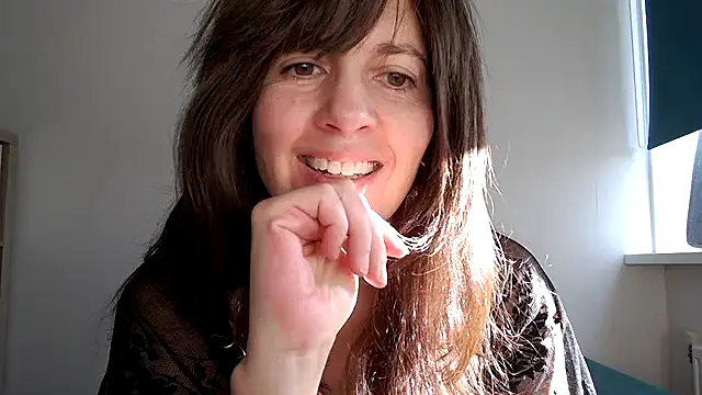 Ella Next Door online show from 03.02.26