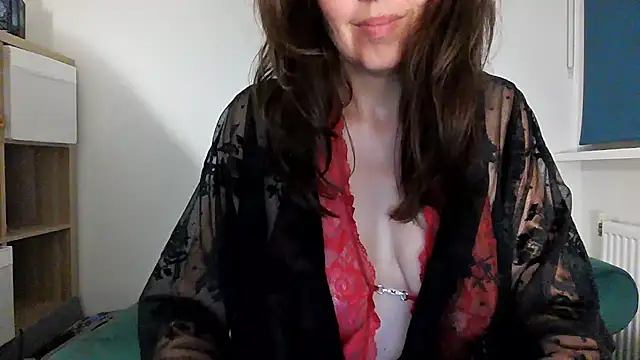 Snapshot of Ella_Next_Door chatting on 06.14.26 Ella Next Door online show from 06.14.26