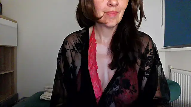 Snapshot of Ella_Next_Door chatting on 07.16.26 Ella Next Door online show from 07.16.26