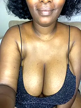 Snapshot of Naughty-sonia2 chatting on 11.20.25 Naughty-sonia2 online show from 11.20.25