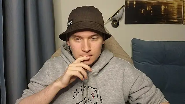 Snapshot of MoreRealAlex chatting on 05.29.26 MoreRealAlex online show from 05.29.26