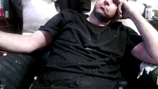 Snapshot of robeaulieu02 chatting on 01.01.25 robeaulieu02 online show from 01.01.25