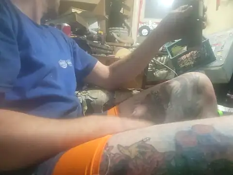 Snapshot of robeaulieu02 chatting on 10.19.25 robeaulieu02 online show from 10.19.25