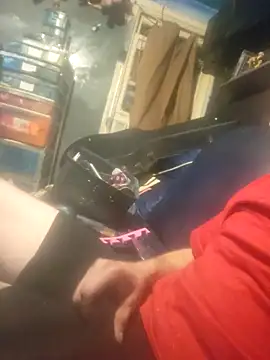 Snapshot of robeaulieu02 chatting on 10.29.25 robeaulieu02 online show from 10.29.25