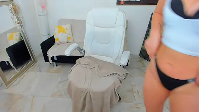 Snapshot of Darya_Baby chatting on 11.29.25 Darya Baby online show from 11.29.25