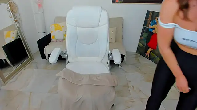 Snapshot of Darya_Baby chatting on 12.04.25 Darya Baby online show from 12.04.25