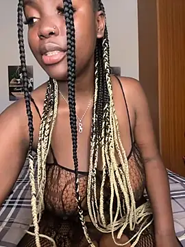 Snapshot of Tushy_baiby2000 chatting on 11.07.25 Tushy baiby2000 online show from 11.07.25