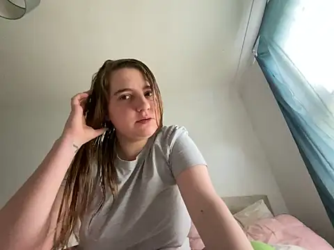 Snapshot of EvieRoseex chatting on 10.31.25 EvieRoseex online show from 10.31.25