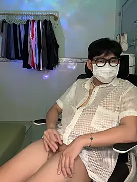 Snapshot of MinhTuanLive chatting on 03.17.25 MinhTuanLive online show from 03.17.25