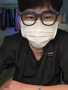 Snapshot of MinhTuanLive chatting on 03.18.25 MinhTuanLive online show from 03.18.25