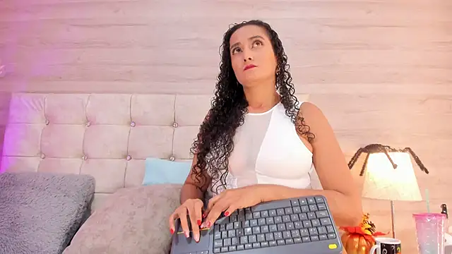 Holyjacky  online show from 10.26.25