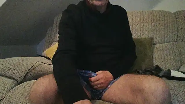 Snapshot of mr_english50 chatting on 11.04.25 mr english50 online show from 11.04.25