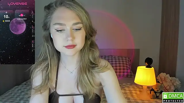 Snapshot of TheVanessaMaes chatting on 03.06.25 TheVanessaMaes online show from 03.06.25