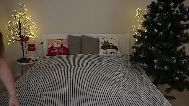 MagicPeachh  online show from 12.13.24