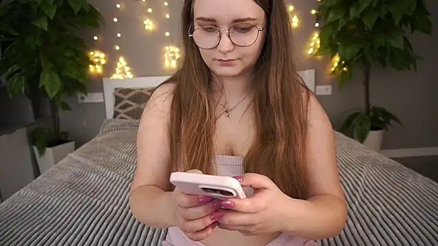 MagicPeachh  online show from 12.30.24