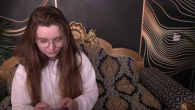 MagicPeachh  online show from 09.13.25