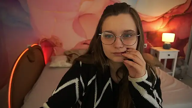 MagicPeachh  online show from 10.07.25