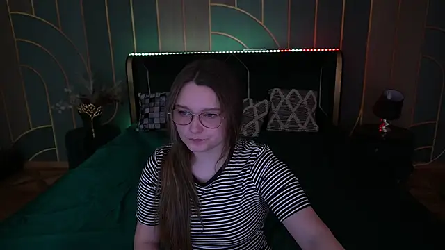 MagicPeachh  online show from 11.14.25