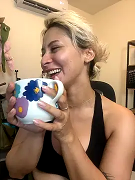 Snapshot of Ramona_Flower chatting on 11.08.25 Ramona Flower online show from 11.08.25