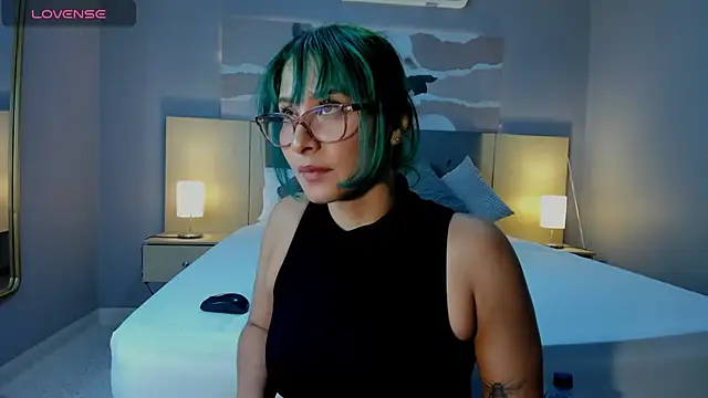 Snapshot of Ramona_Flower chatting on 11.21.25 Ramona Flower online show from 11.21.25