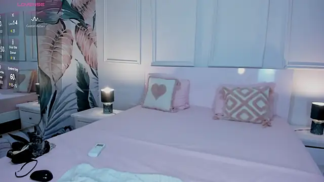 Snapshot of Ramona_Flower chatting on 11.23.25 Ramona Flower online show from 11.23.25