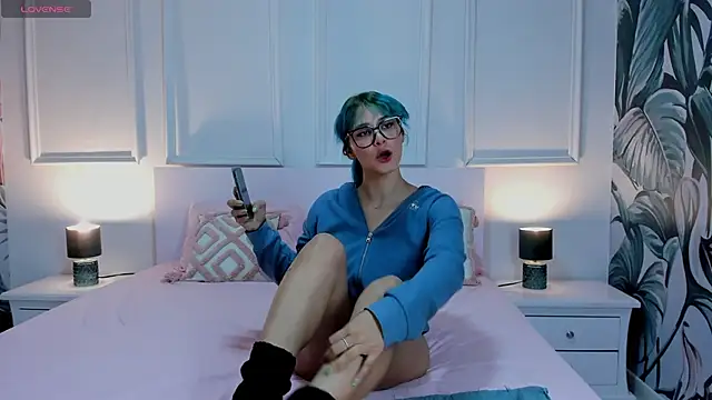 Snapshot of Ramona_Flower chatting on 12.15.25 Ramona Flower online show from 12.15.25