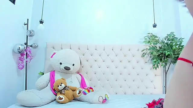 Victoria Coleman online show from 12.04.25