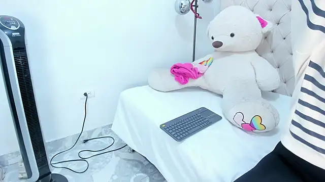 Victoria Coleman online show from 04.07.26