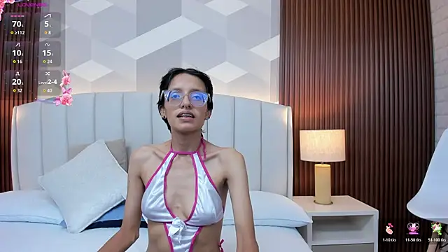 Snapshot of Marge_lasander chatting on 10.26.25 Marge lasander online show from 10.26.25