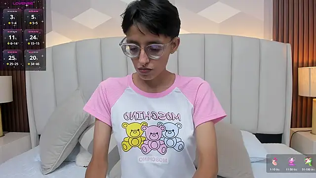 Snapshot of Marge_lasander chatting on 12.17.25 Marge lasander online show from 12.17.25