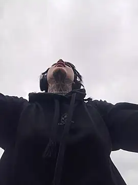 taaylor33 online show from 04.19.26