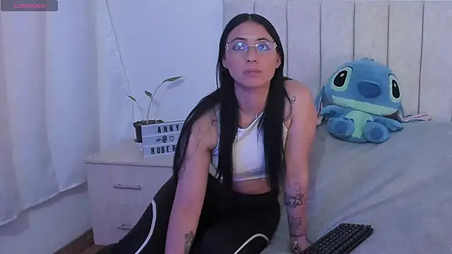 Snapshot of anny_roberts chatting on 12.18.25 anny roberts online show from 12.18.25