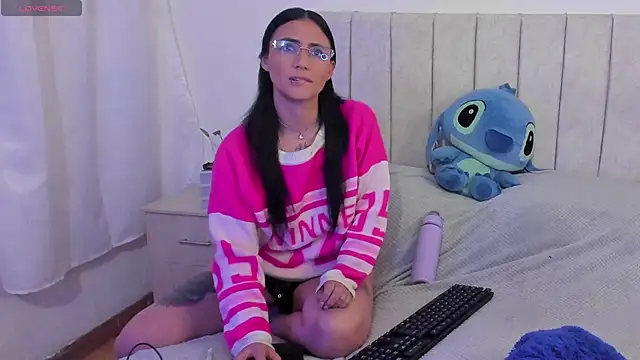 Snapshot of anny_roberts chatting on 12.21.25 anny roberts online show from 12.21.25