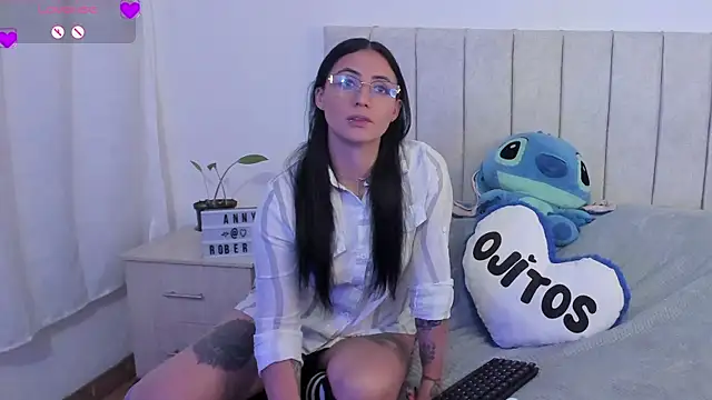 Snapshot of anny_roberts chatting on 12.22.25 anny roberts online show from 12.22.25