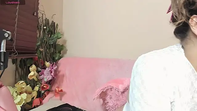 Snapshot of sara__lynn chatting on 02.01.25 sara lynn online show from 02.01.25