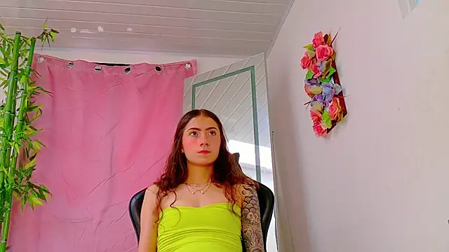 Snapshot of scarlet-jonesx chatting on 04.25.26 scarlet-jonesx online show from 04.25.26