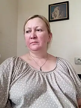 Snapshot of blondyaguar chatting on 12.02.24 blondyaguar online show from 12.02.24