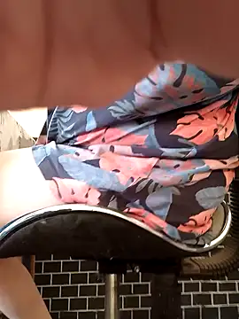 Snapshot of blondyaguar chatting on 02.06.25 blondyaguar online show from 02.06.25