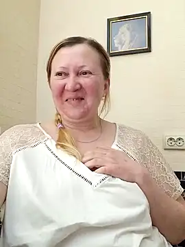 Snapshot of blondyaguar chatting on 02.20.25 blondyaguar online show from 02.20.25