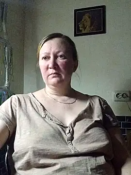 Snapshot of blondyaguar chatting on 12.20.25 blondyaguar online show from 12.20.25