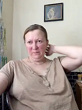 Snapshot of blondyaguar chatting on 12.21.25 blondyaguar online show from 12.21.25