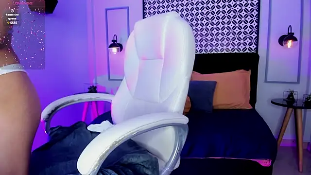 Chloe fischer  online show from 12.18.24