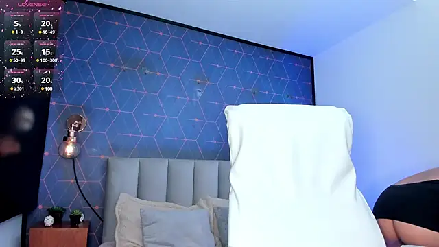 Chloe fischer  online show from 01.22.25