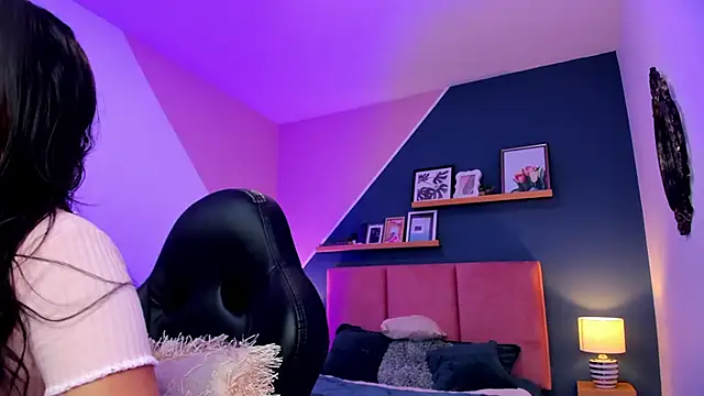 Chloe fischer  online show from 01.15.26